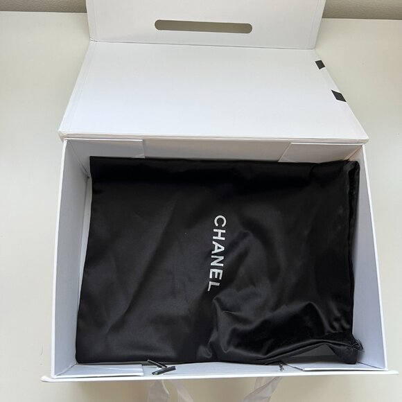 Empty Chanel Box with handles and dustbag - Picture 10 of 13